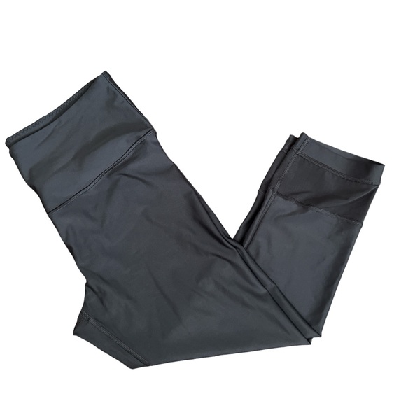 Victoria Sport LIKE NEW Cropped Leggings with Mesh - Black - Sz Large - Picture 1 of 8